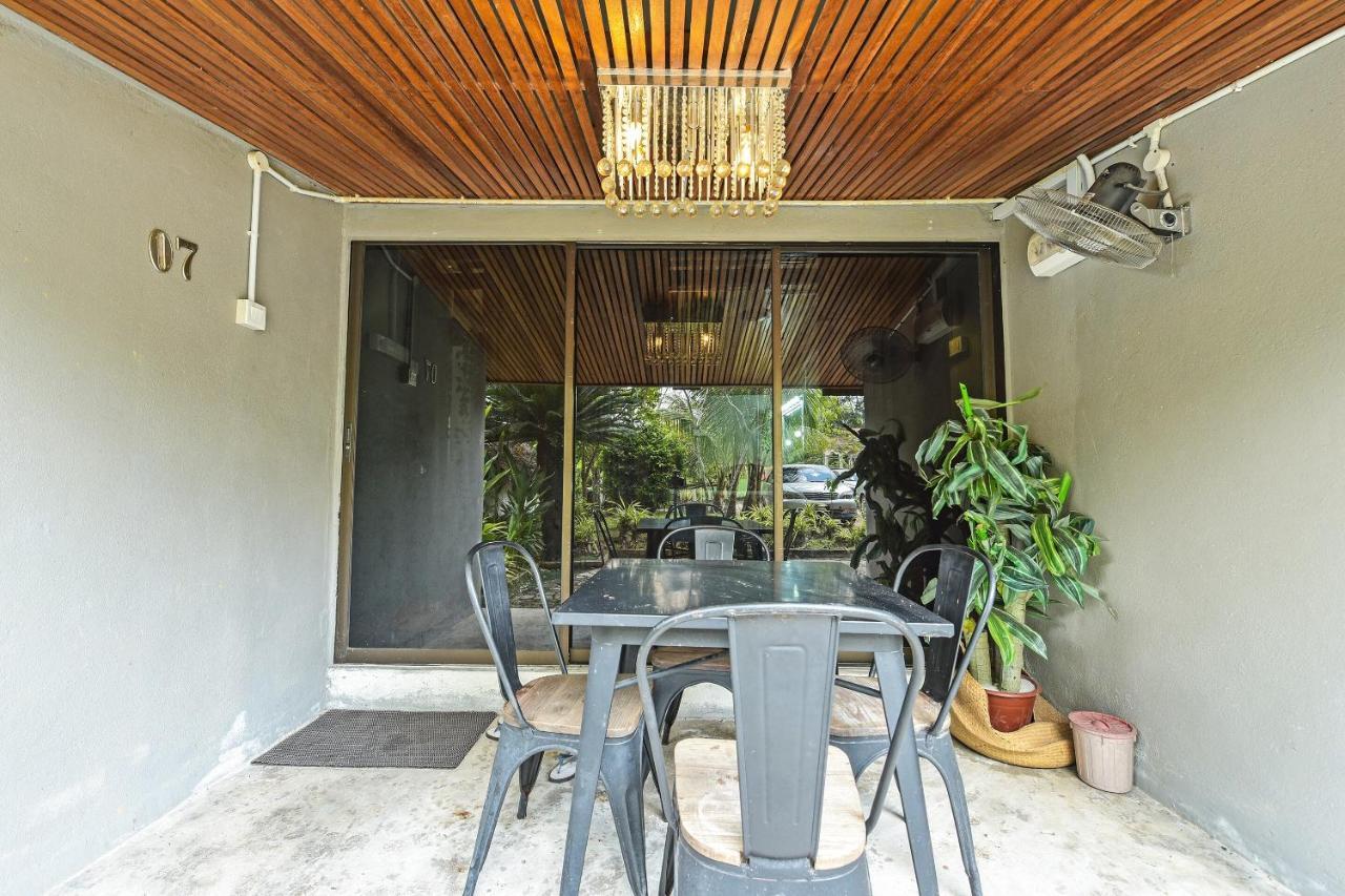 Oyo 90636 Teratak Zakiah Chalet Jerantut Exterior foto