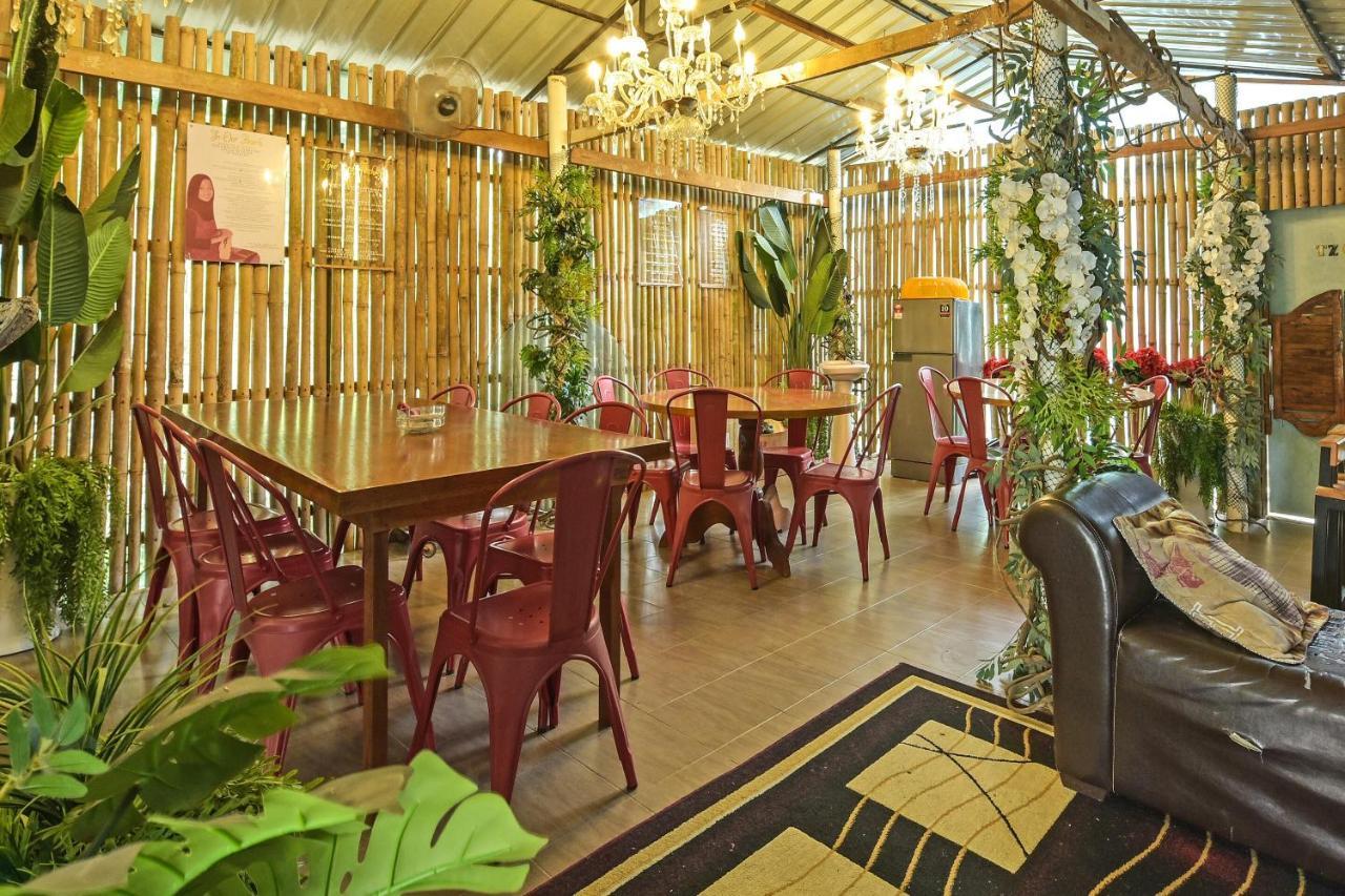 Oyo 90636 Teratak Zakiah Chalet Jerantut Exterior foto