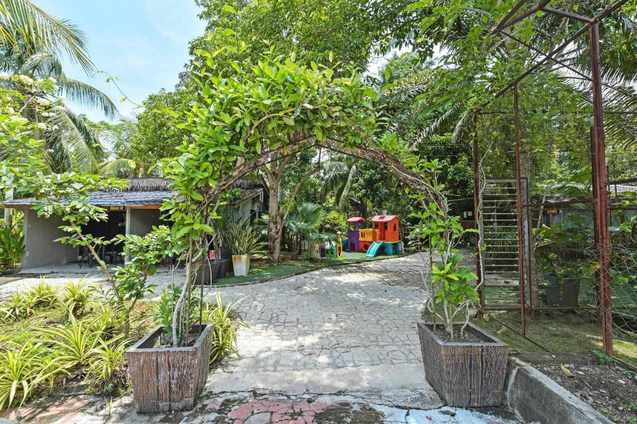 Oyo 90636 Teratak Zakiah Chalet Jerantut Exterior foto