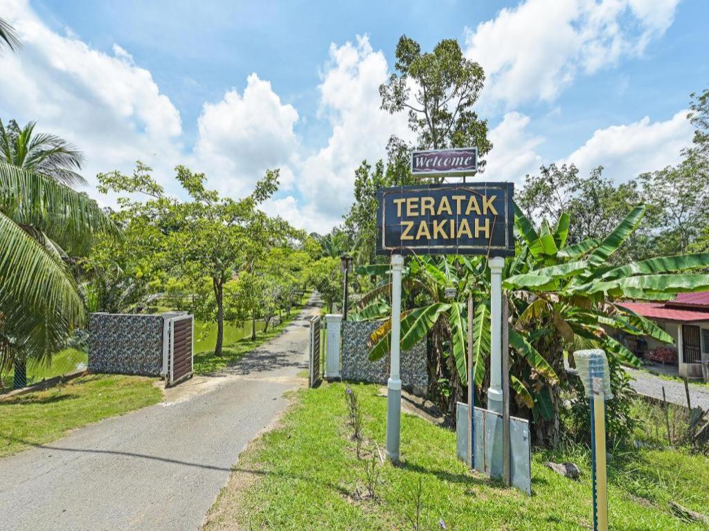 Oyo 90636 Teratak Zakiah Chalet Jerantut Exterior foto