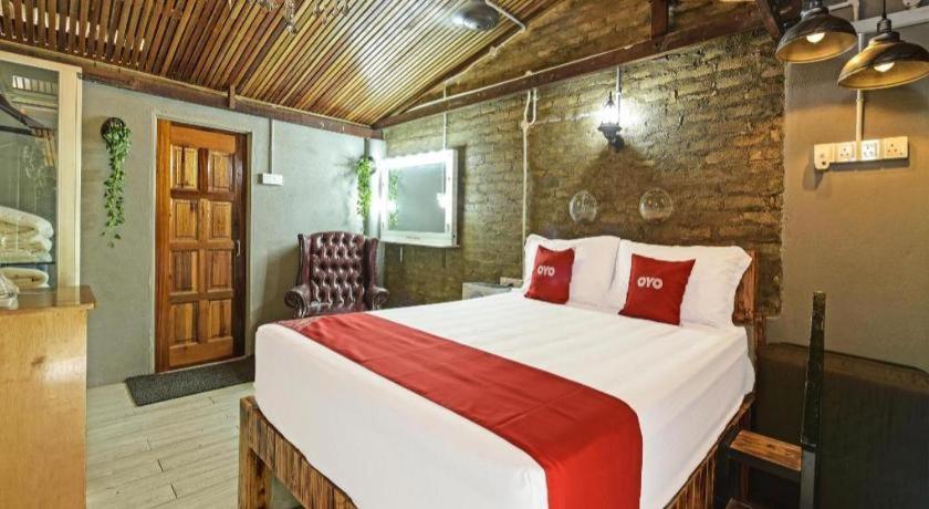 Oyo 90636 Teratak Zakiah Chalet Jerantut Exterior foto