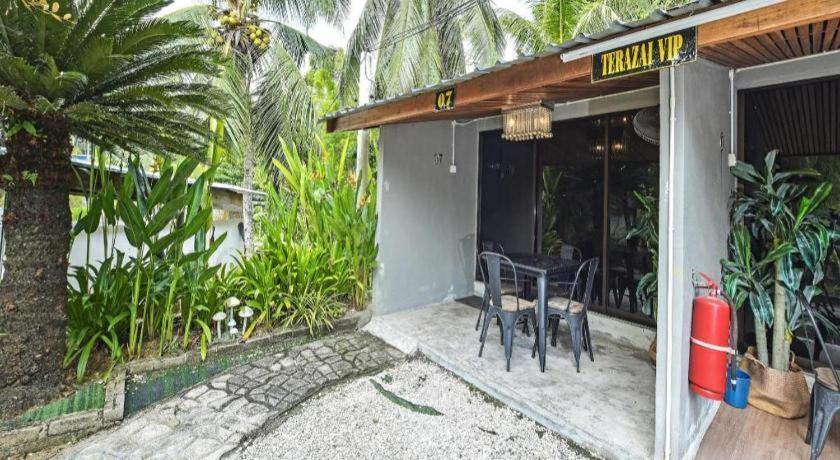 Oyo 90636 Teratak Zakiah Chalet Jerantut Exterior foto