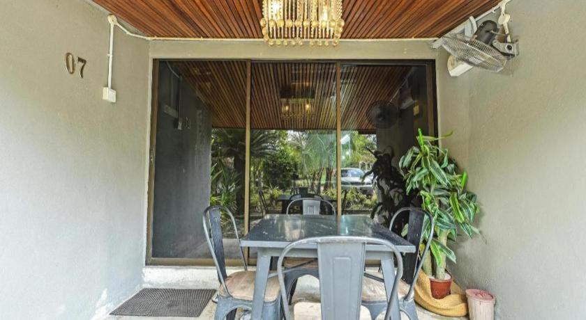 Oyo 90636 Teratak Zakiah Chalet Jerantut Exterior foto